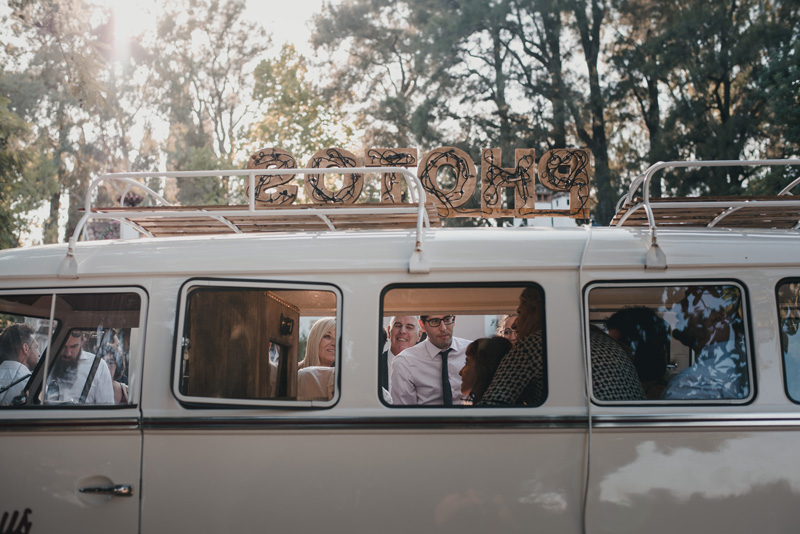 furgoneta antigua para bodas miguel moba fotógrafos de bodas